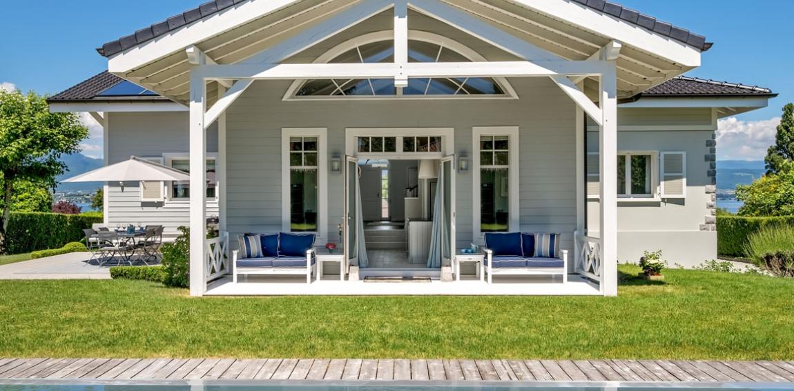 Charming house for sale with views on Lake Geneva.