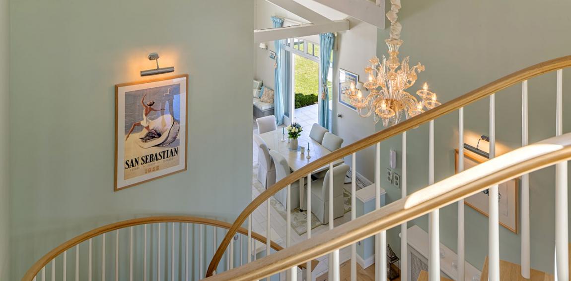 Charming house for sale with views on Lake Geneva.