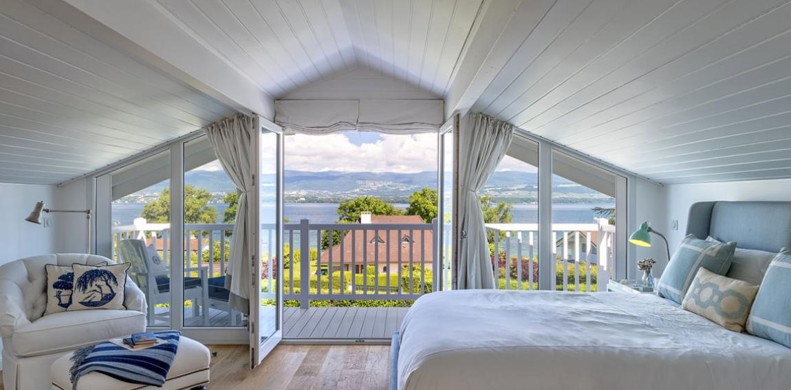 Charming house for sale with views on Lake Geneva.