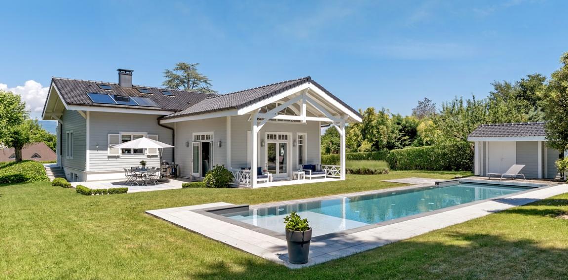 Charming house for sale with views on Lake Geneva.