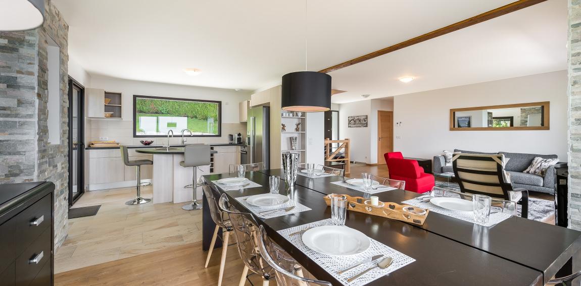 Equipped kitchen with lake views