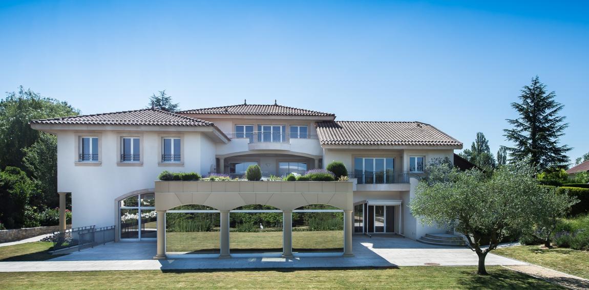 A mansion in Messery luxurious