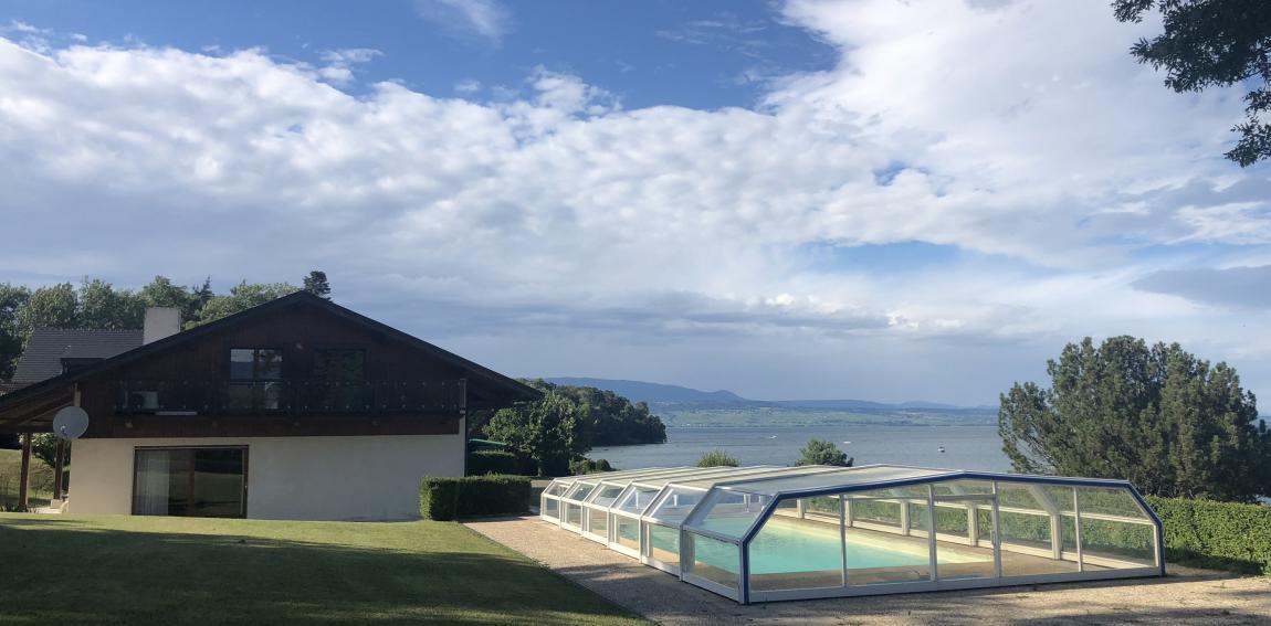 Piscine ponton sur le lac