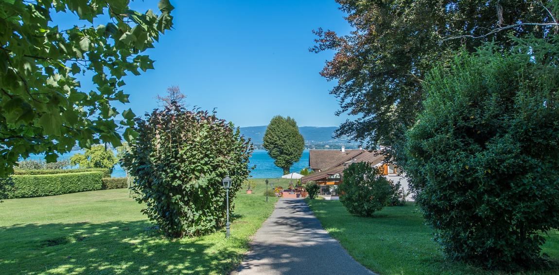 Geneve pieds dans l'eau Nernier village