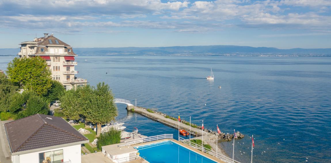 au bord du lac de geneva