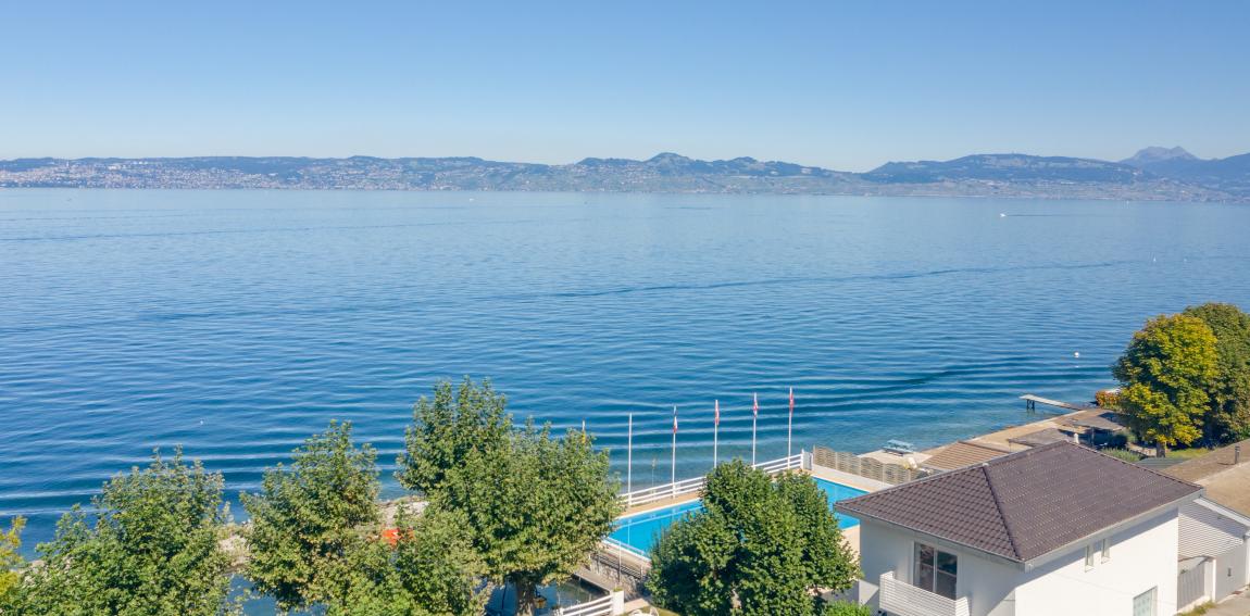 au bord du lac de geneva