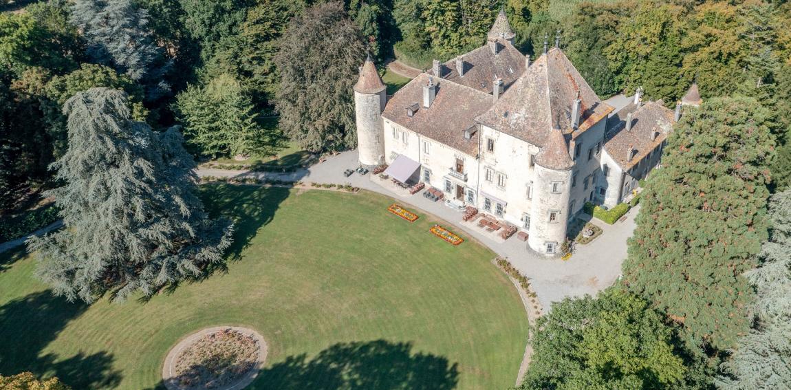 France Geneva domain golf wealth