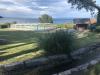 Grand terrain avec piscine