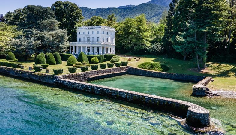 une propriété pieds dans l'eau lac de geneva