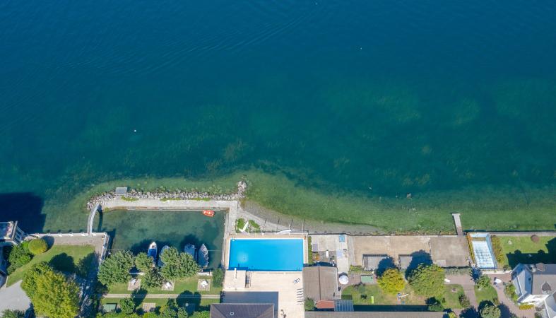 au bord du lac de geneva