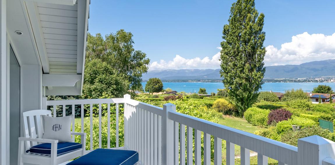 Charming house for sale with views on Lake Geneva.