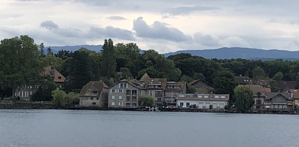 Nernier water front villa